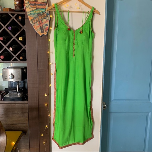 🤩 PADDED DEEP NECK Stitched Kurta in Parrot Green Colour - Picture 5 of 17